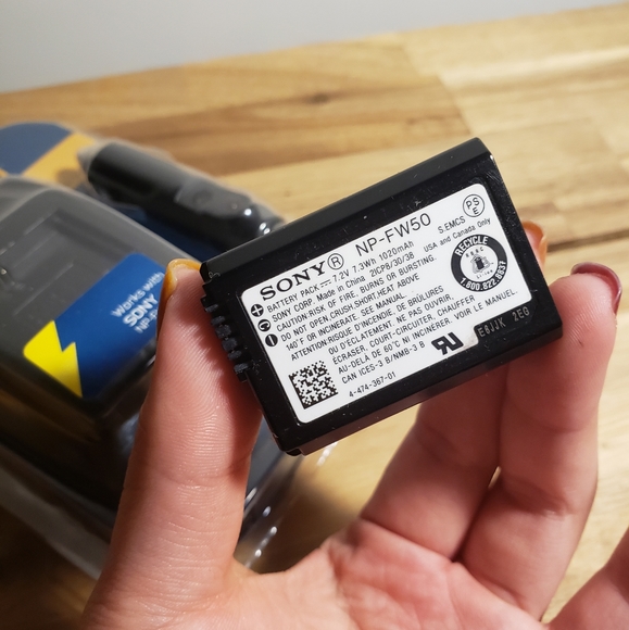 Watson Compact Charger for Sony Camera Battery - Picture 5 of 5